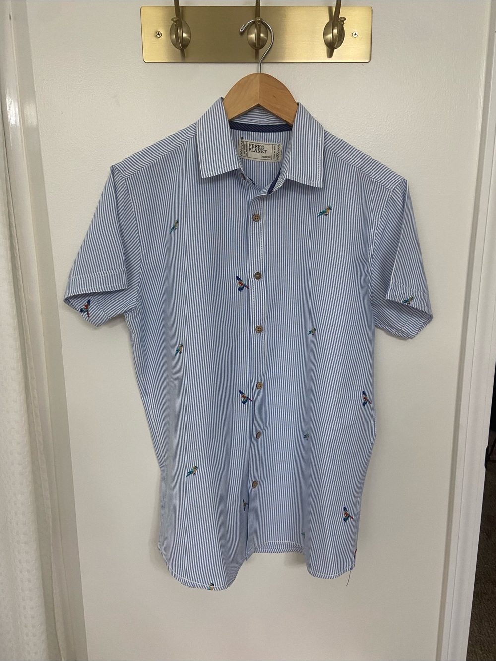 Free Planet Men’s Medium Parrot Embroidered Stripe Button Up Shirt Tropical